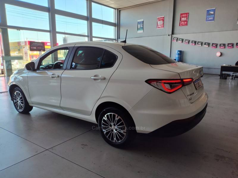 FIAT - CRONOS - 2021/2022 - Branca - R$ 76.900,00
