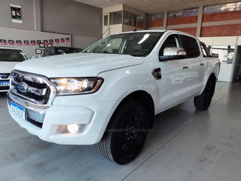 FORD - RANGER - 2016/2017 - Branca - R$ 141.900,00