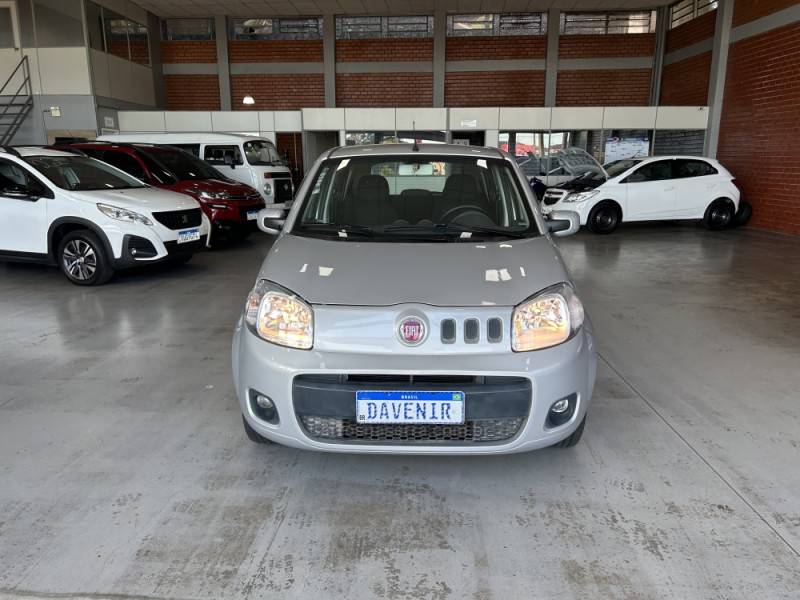 FIAT - UNO - 2014/2014 - Prata - R$ 32.900,00