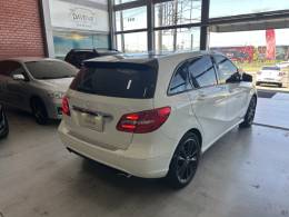 MERCEDES-BENZ - B 200 - 2012/2013 - Branca - Sob Consulta
