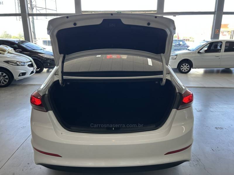 HYUNDAI - ELANTRA - 2017/2018 - Branca - R$ 86.900,00
