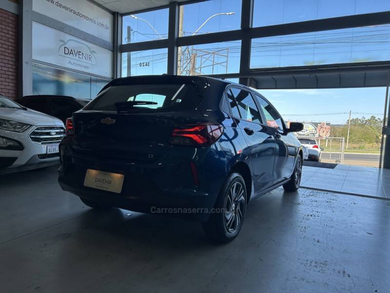 CHEVROLET - ONIX - 2024/2024 - Azul - R$ 72.900,00