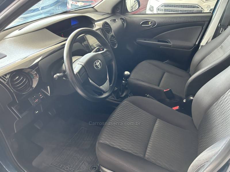 TOYOTA - ETIOS - 2016/2017 - Verde - R$ 55.900,00