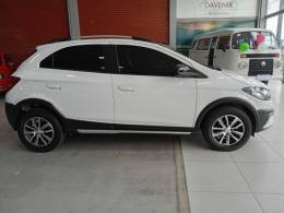 CHEVROLET - ONIX - 2017/2018 - Branca - R$ 72.900,00