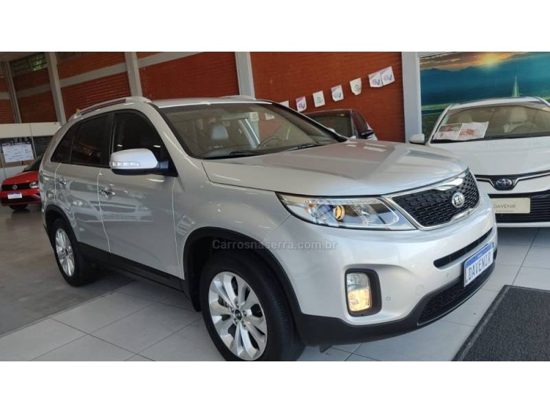 KIA MOTORS - SORENTO - 2014/2015 - Prata - R$ 79.900,00