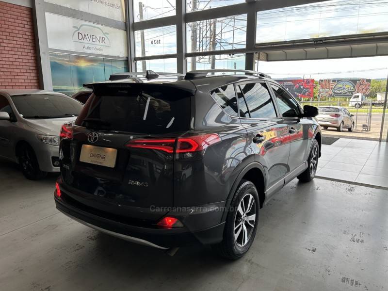 TOYOTA - RAV4 - 2018/2019 - Cinza - R$ 128.900,00