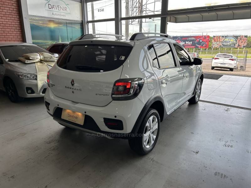 RENAULT - SANDERO - 2019/2020 - Branca - R$ 63.900,00