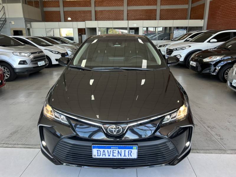 TOYOTA - COROLLA - 2022/2023 - Preta - R$ 134.900,00