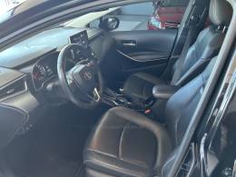 TOYOTA - COROLLA - 2022/2023 - Preta - R$ 134.900,00