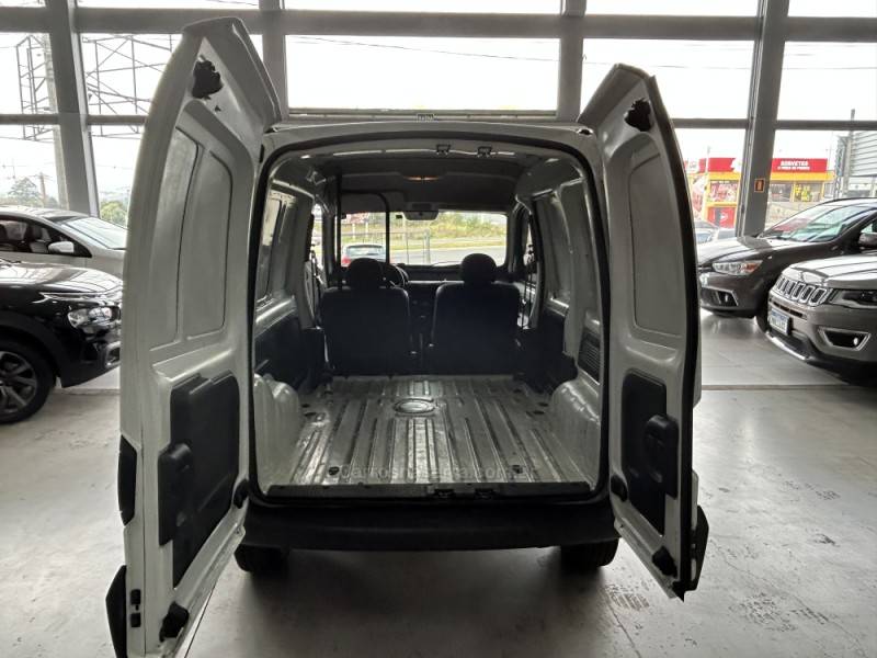 RENAULT - KANGOO - 2016/2017 - Branca - R$ 54.900,00