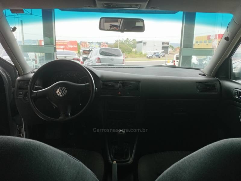 VOLKSWAGEN - GOLF - 2002/2002 - Prata - R$ 31.900,00