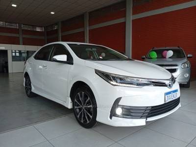 TOYOTA - COROLLA - 2017/2018 - Branca - R$ 106.900,00
