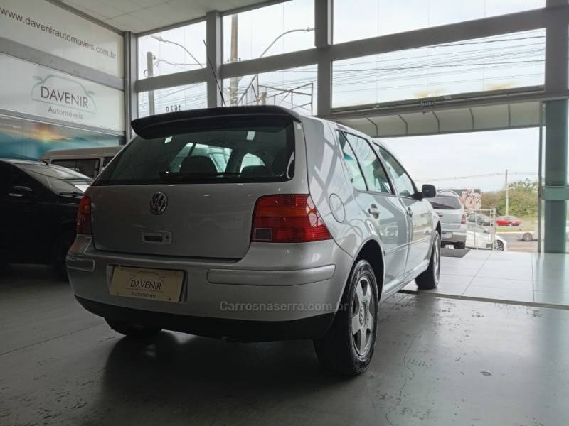 VOLKSWAGEN - GOLF - 2002/2002 - Prata - R$ 31.900,00