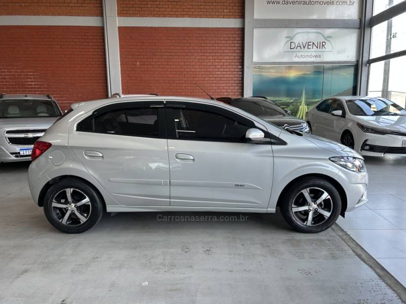 CHEVROLET - ONIX - 2019/2019 - Prata - R$ 68.900,00