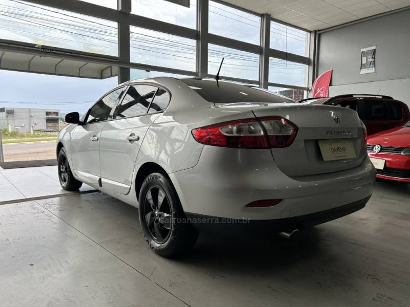 RENAULT - FLUENCE - 2012/2013 - Prata - R$ 46.900,00