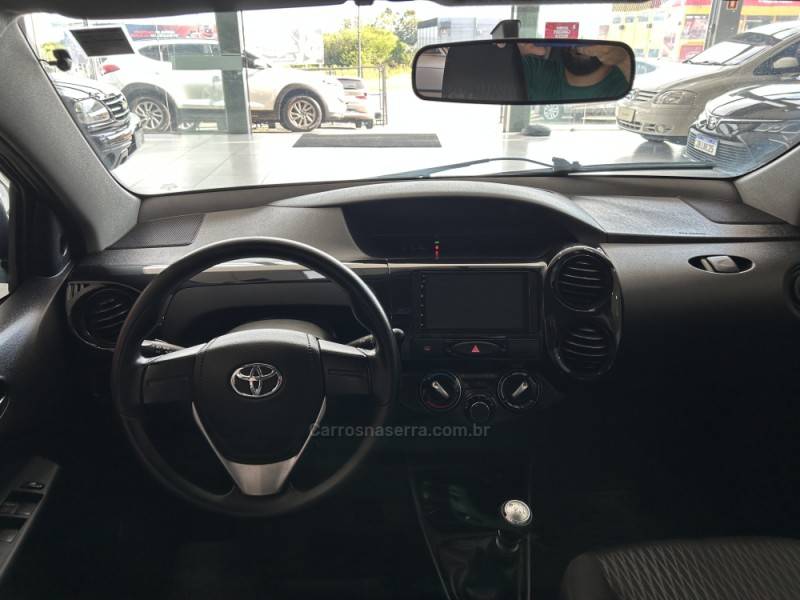 TOYOTA - ETIOS - 2016/2017 - Verde - R$ 55.900,00