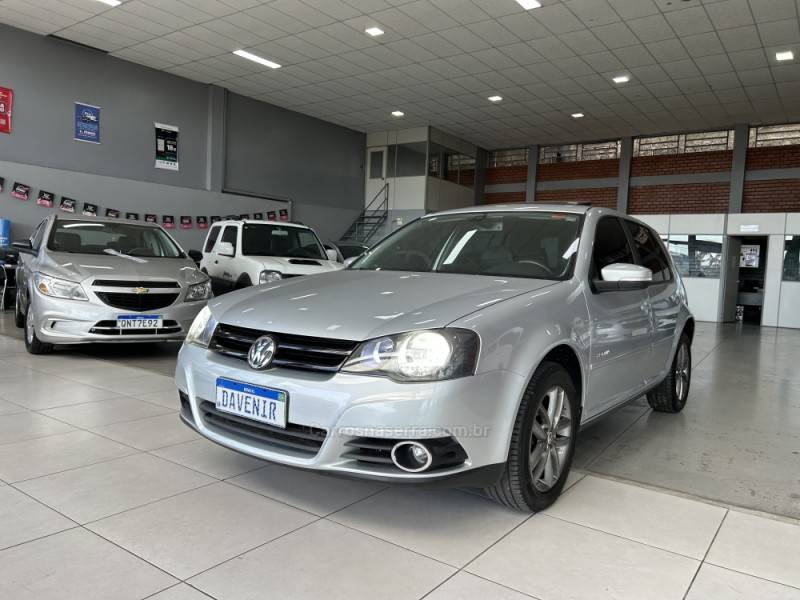 VOLKSWAGEN - GOLF - 2012/2013 - Prata - R$ 62.900,00