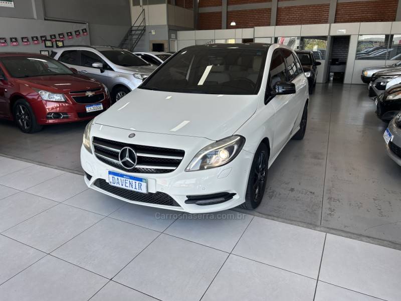 MERCEDES-BENZ - B 200 - 2012/2013 - Branca - Sob Consulta