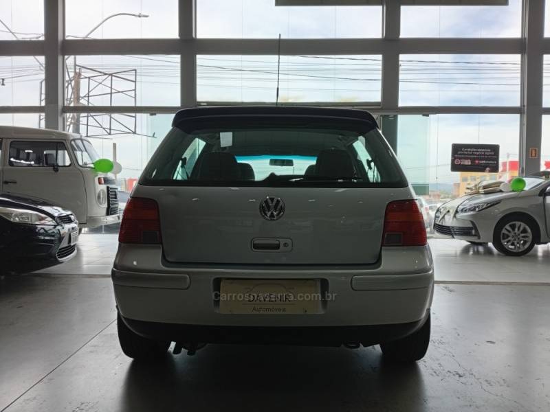 VOLKSWAGEN - GOLF - 2002/2002 - Prata - R$ 31.900,00