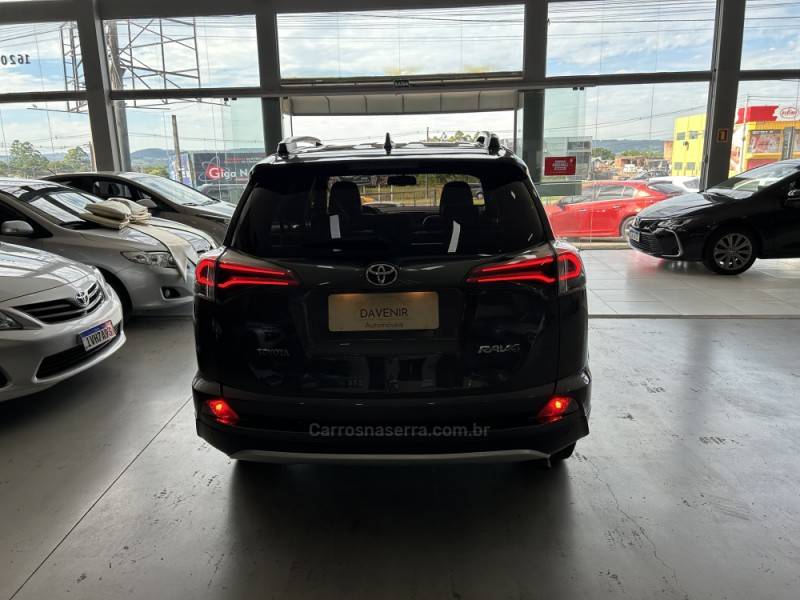 TOYOTA - RAV4 - 2018/2019 - Cinza - R$ 128.900,00