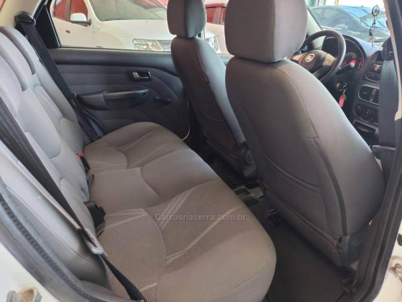 FIAT - PALIO - 2017/2017 - Branca - R$ 47.900,00