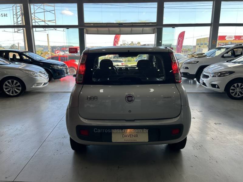 FIAT - UNO - 2014/2014 - Prata - R$ 32.900,00