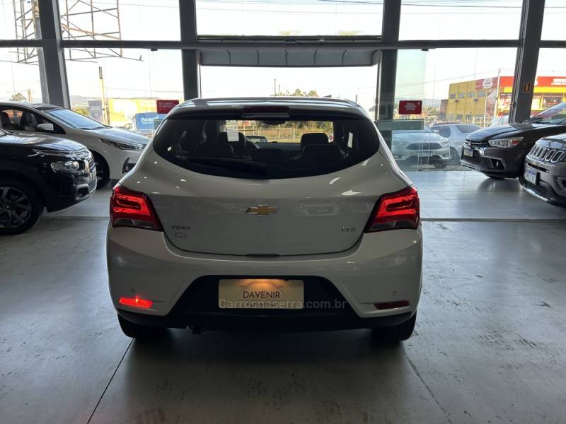 CHEVROLET - ONIX - 2019/2019 - Prata - R$ 68.900,00