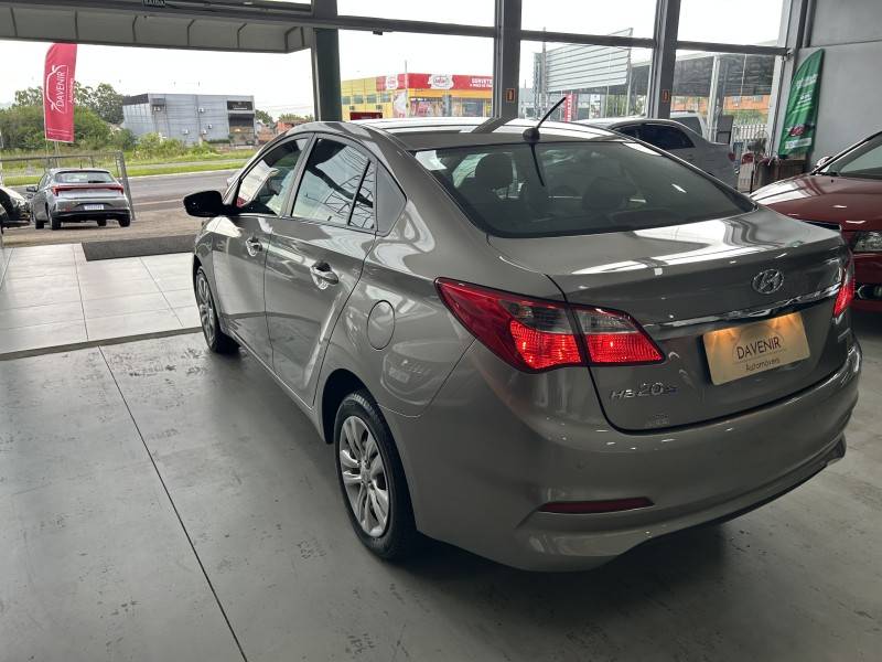 HYUNDAI - HB20S - 2018/2018 - Prata - R$ 69.900,00