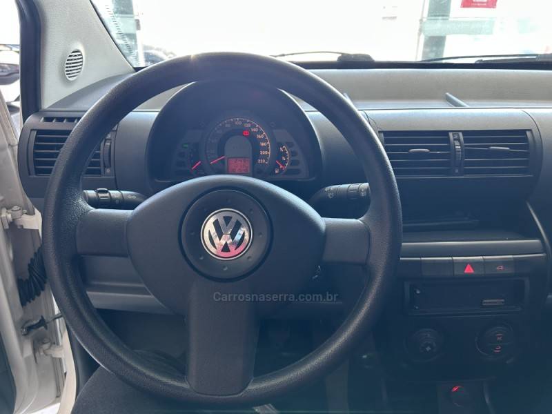 VOLKSWAGEN - FOX - 2004/2004 - Branca - R$ 26.900,00