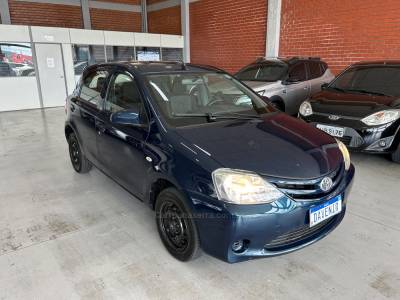 TOYOTA - ETIOS - 2016/2017 - Verde - R$ 55.900,00