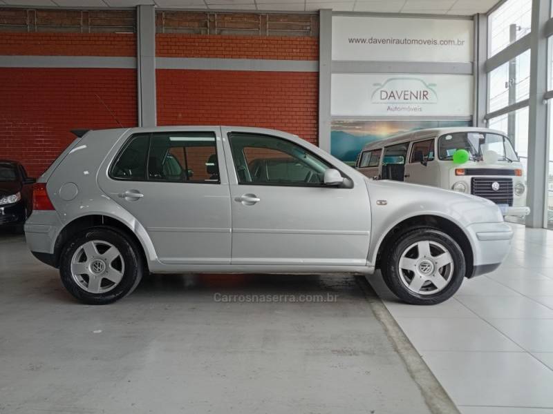 VOLKSWAGEN - GOLF - 2002/2002 - Prata - R$ 31.900,00