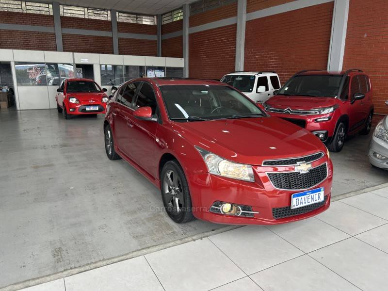 CHEVROLET - CRUZE - 2013/2014 - Vermelha - R$ 70.900,00