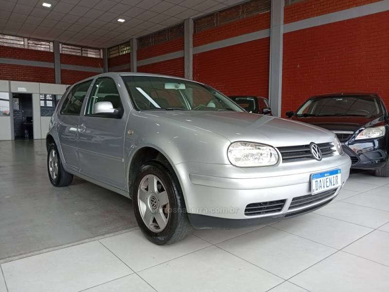 VOLKSWAGEN - GOLF - 2002/2002 - Prata - R$ 31.900,00