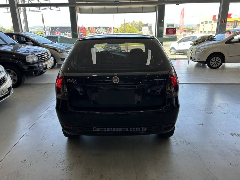FIAT - PALIO - 2014/2014 - Preta - R$ 30.900,00