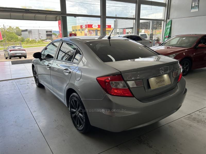 HONDA - CIVIC - 2013/2014 - Prata - R$ 74.900,00
