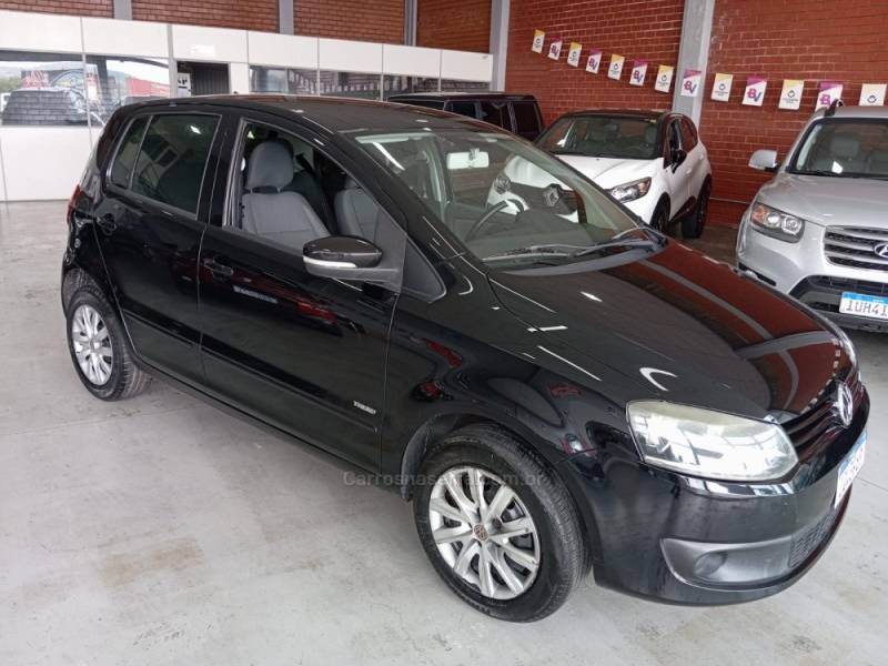 VOLKSWAGEN - FOX - 2010/2011 - Preta - R$ 31.900,00