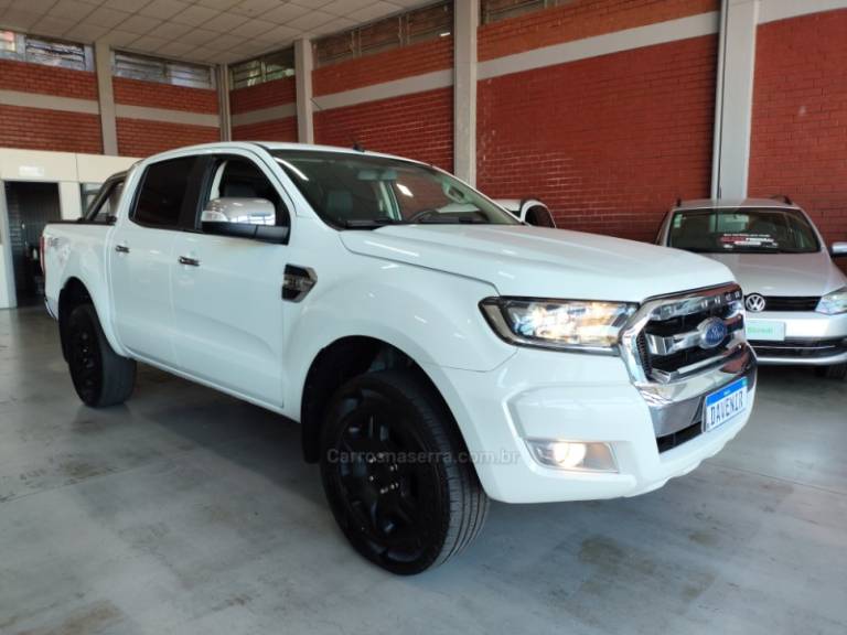 FORD - RANGER - 2016/2017 - Branca - R$ 141.900,00