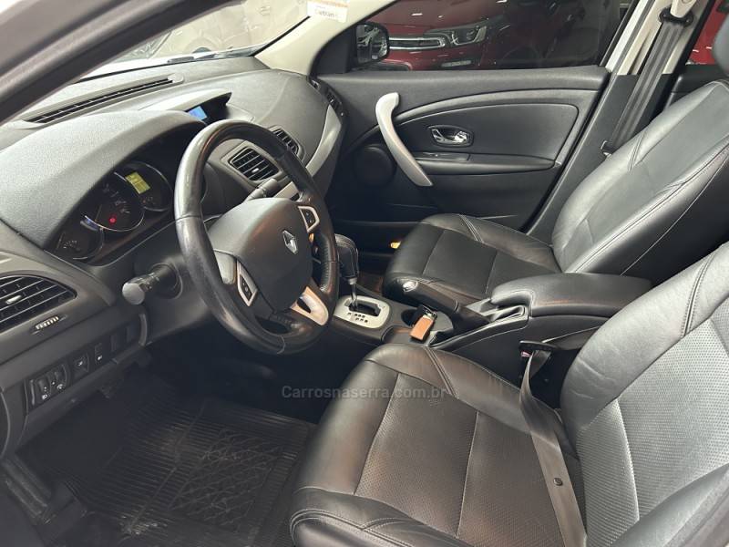 RENAULT - FLUENCE - 2012/2013 - Prata - R$ 46.900,00