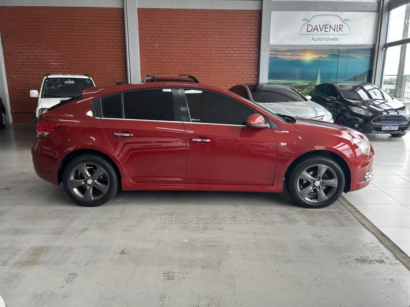 CHEVROLET - CRUZE - 2013/2014 - Vermelha - R$ 70.900,00