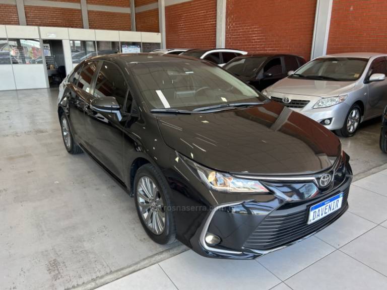 TOYOTA - COROLLA - 2022/2023 - Preta - R$ 134.900,00