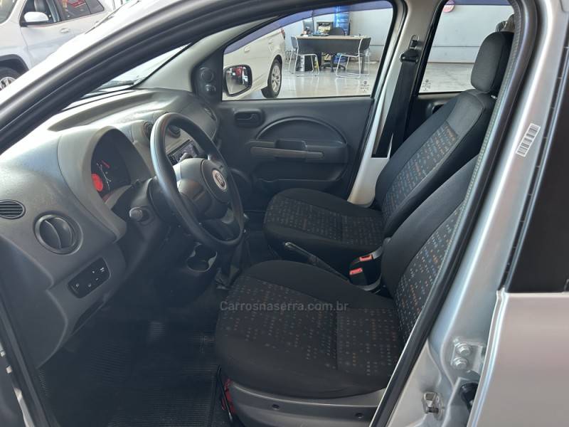 FIAT - UNO - 2014/2014 - Prata - R$ 32.900,00
