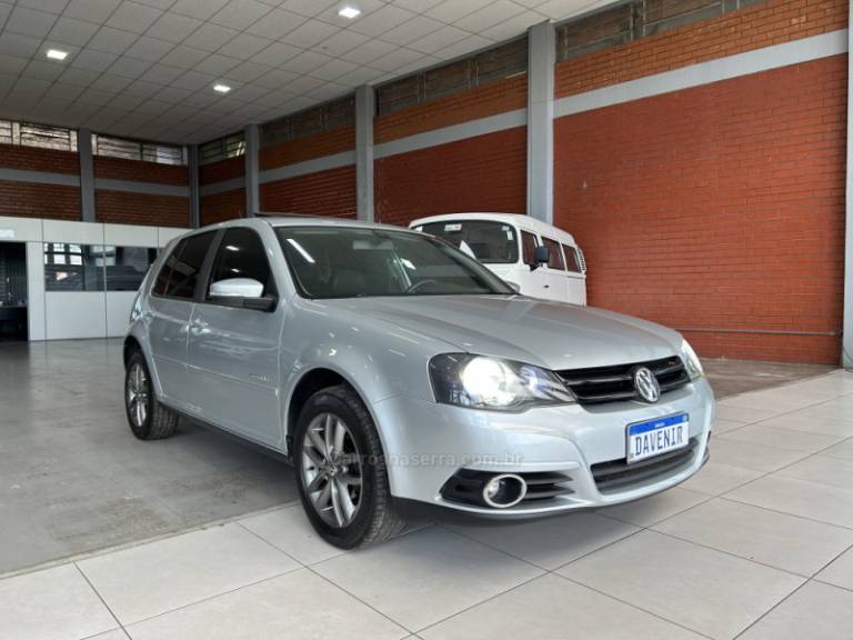 VOLKSWAGEN - GOLF - 2012/2013 - Prata - R$ 61.900,00