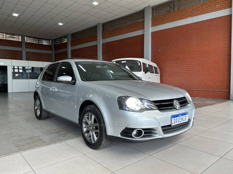 VOLKSWAGEN - GOLF - 2012/2013 - Prata - R$ 62.900,00