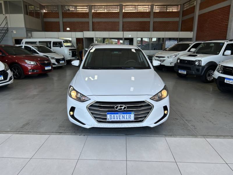 HYUNDAI - ELANTRA - 2017/2018 - Branca - R$ 86.900,00
