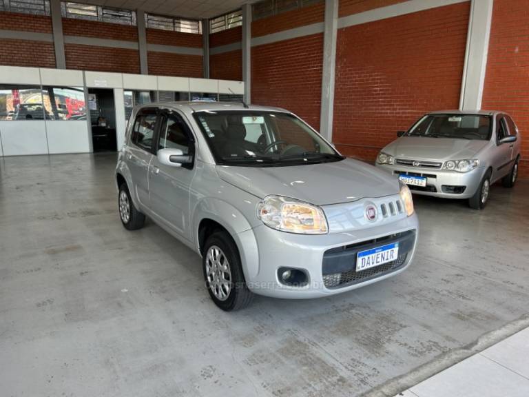 FIAT - UNO - 2014/2014 - Prata - R$ 32.900,00