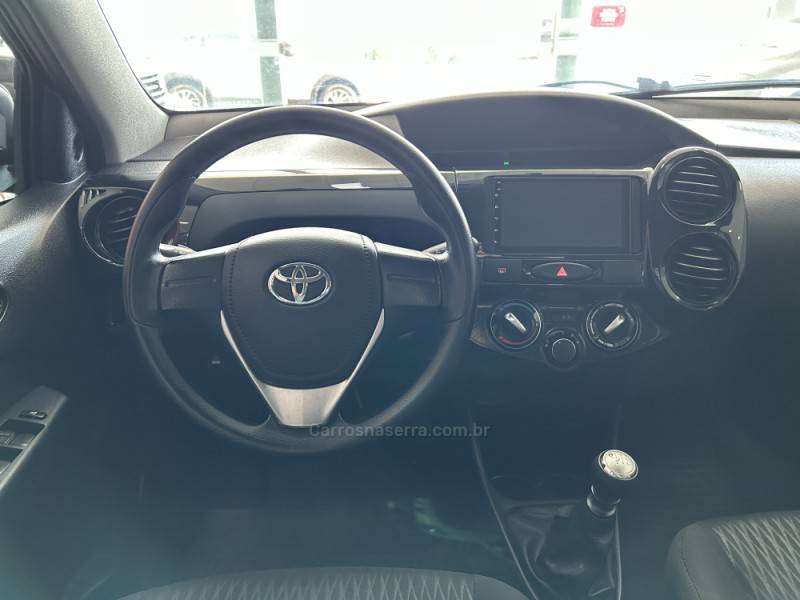 TOYOTA - ETIOS - 2016/2017 - Verde - R$ 55.900,00