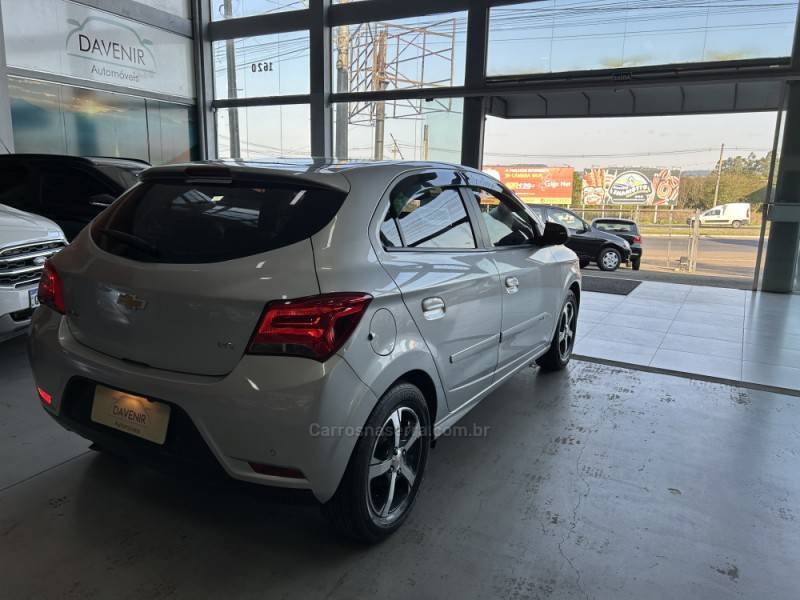 CHEVROLET - ONIX - 2019/2019 - Prata - R$ 68.900,00