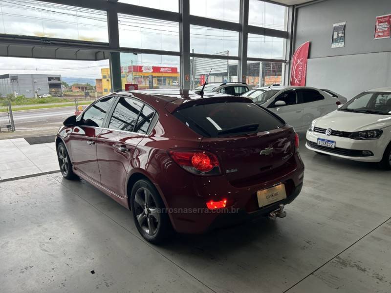 CHEVROLET - CRUZE - 2013/2014 - Vermelha - R$ 70.900,00