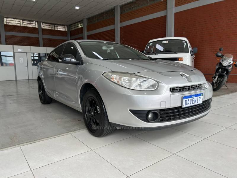 RENAULT - FLUENCE - 2012/2013 - Prata - R$ 46.900,00