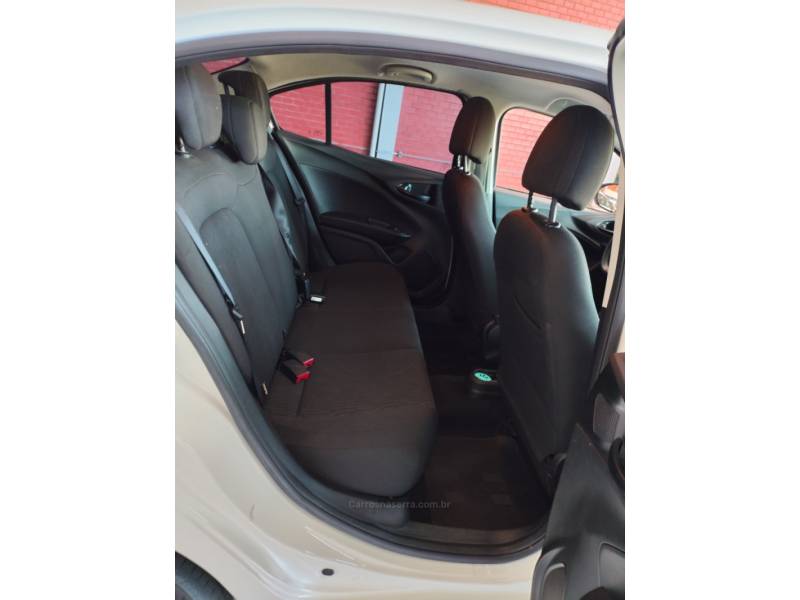 FIAT - CRONOS - 2021/2022 - Branca - R$ 76.900,00